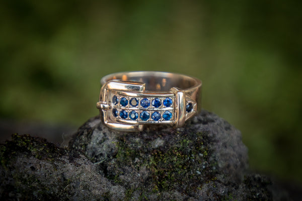 Buckle Ring - 9ct Gold - 13 Sapphires